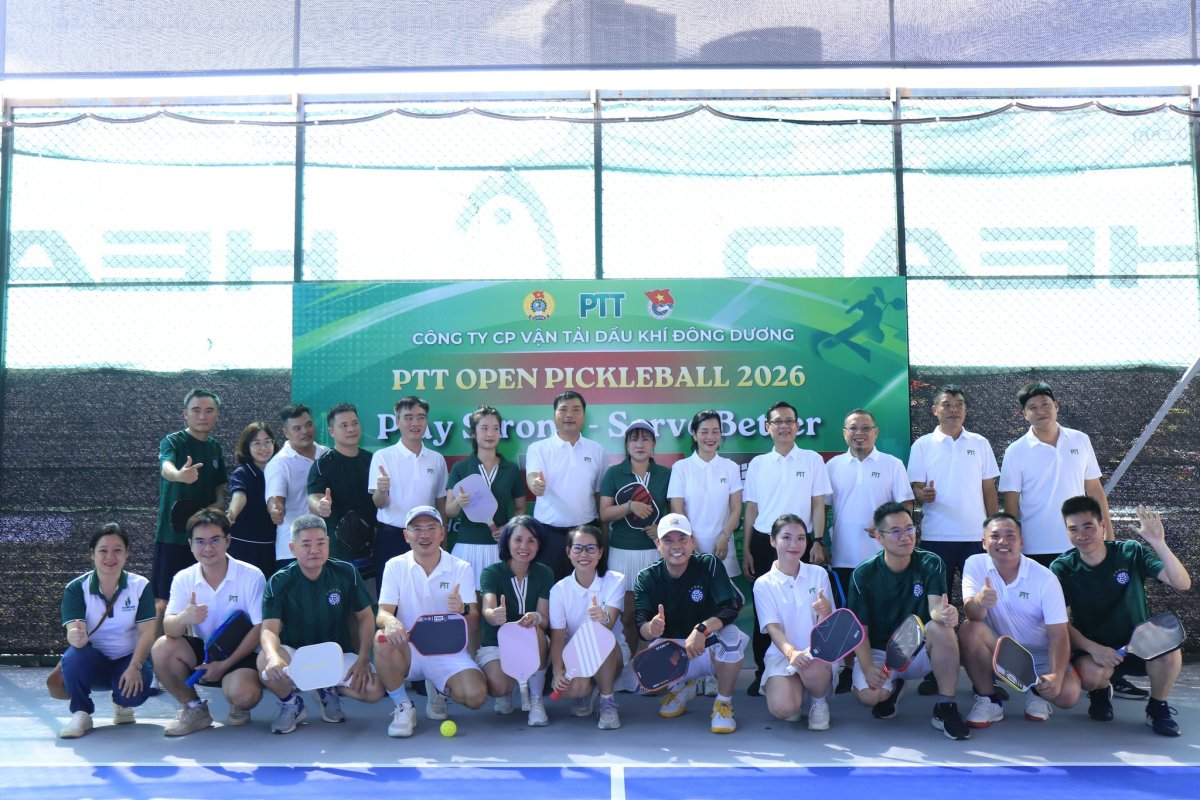 Tập thể ban điều hành Hanoi Union Pickleball giao lưu cùng cán bộ nhân viên PTT tại giải đấu