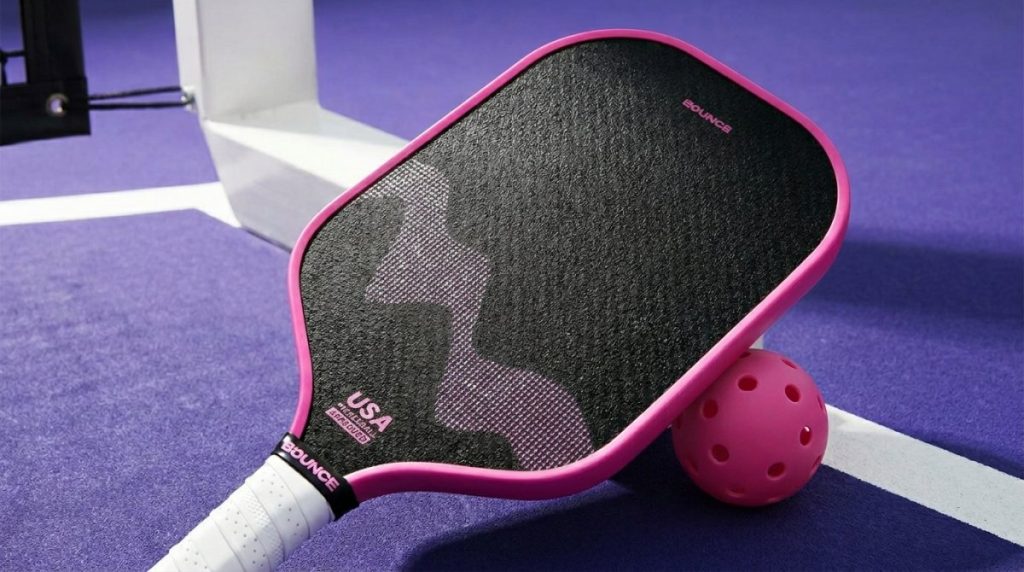 Hướng dẫn vệ sinh vợt Pickleball đúng cách giúp giữ độ nhám mặt Carbon chuyên nghiệp