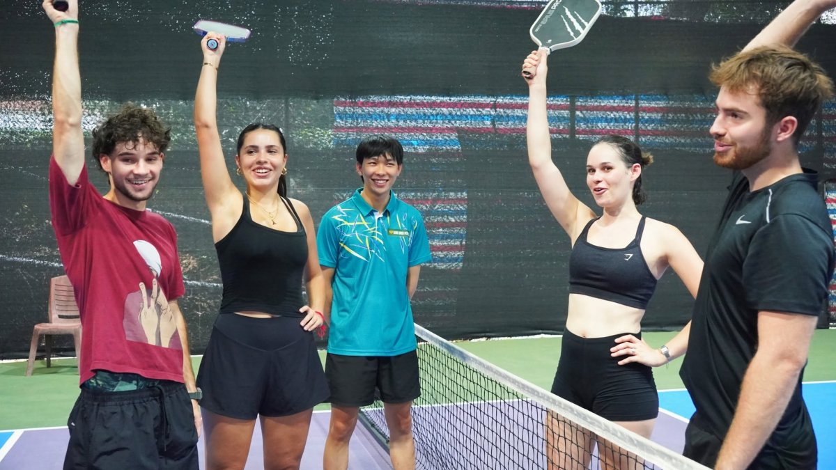 Các bạn sinh viên hào hứng trải nghiệm thi đấu thực chiến tại Hanoi Union Pickleball