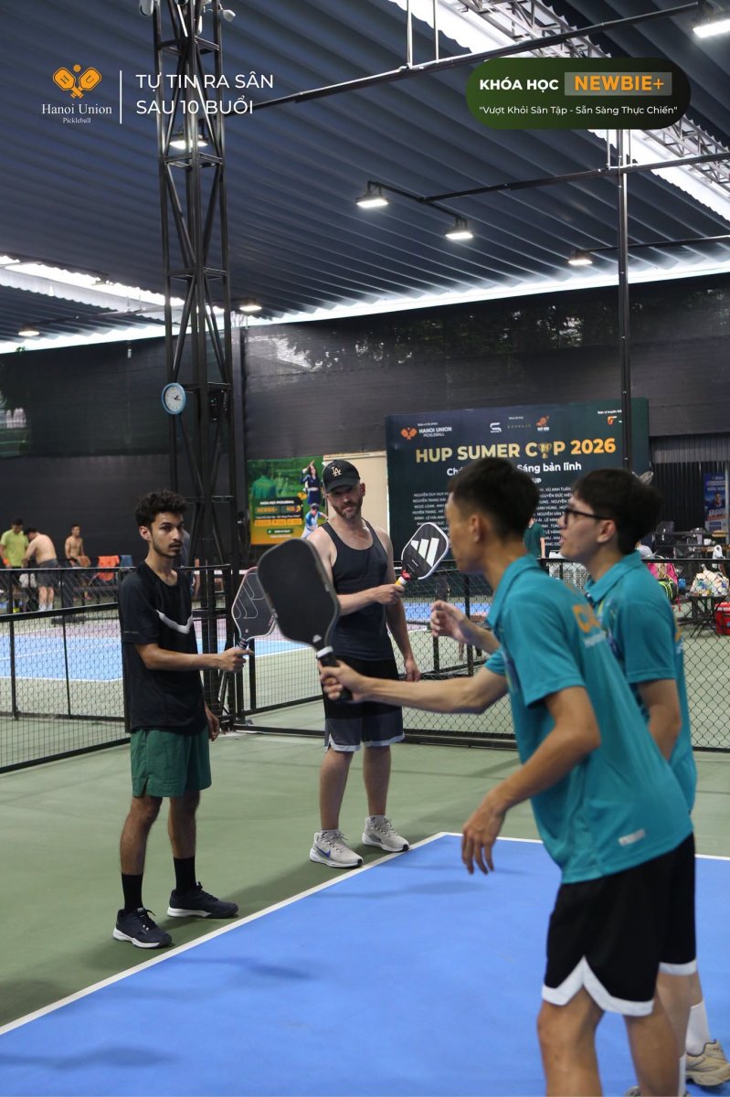 Học viên quốc tế hào hứng tập luyện thực chiến đa hướng tại Hanoi Union Pickleball
