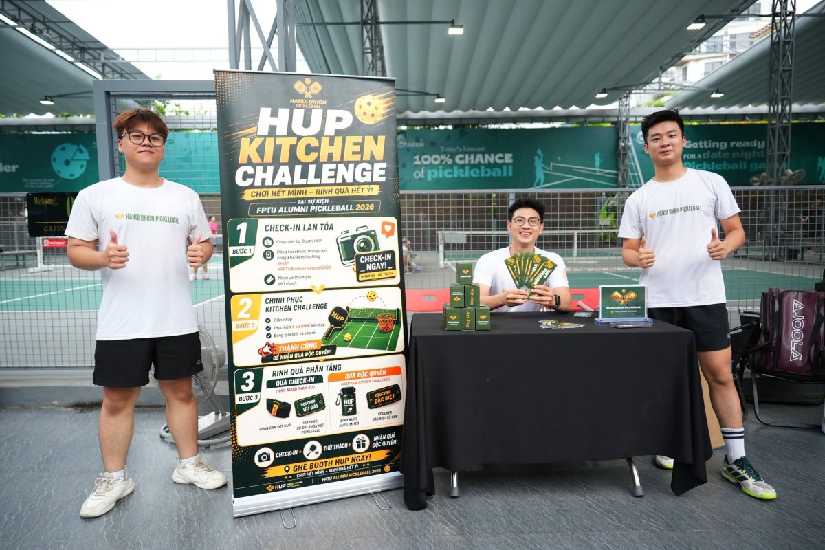Các vận động viên thi đấu dốc sức kịch tính tại giải FPTU Alumni Pickleball 2026 do Hanoi Union Pickleball hỗ trợ